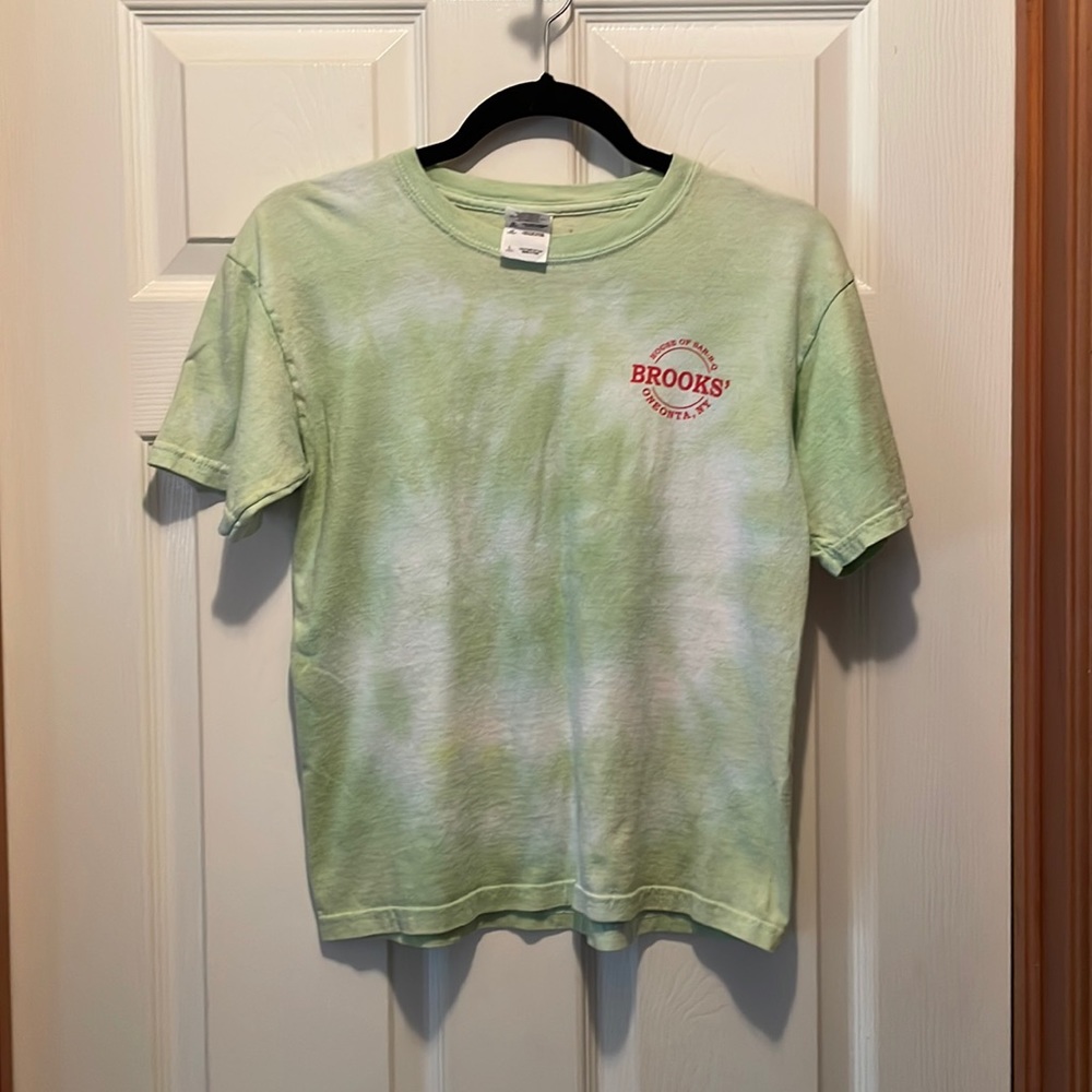 Gildan heavy cotton, Brooks house of bbq , youth lrg t-shirt, Ti- dye